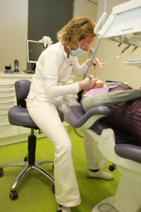 Behandeling tandartspraktijk Maas en Waal